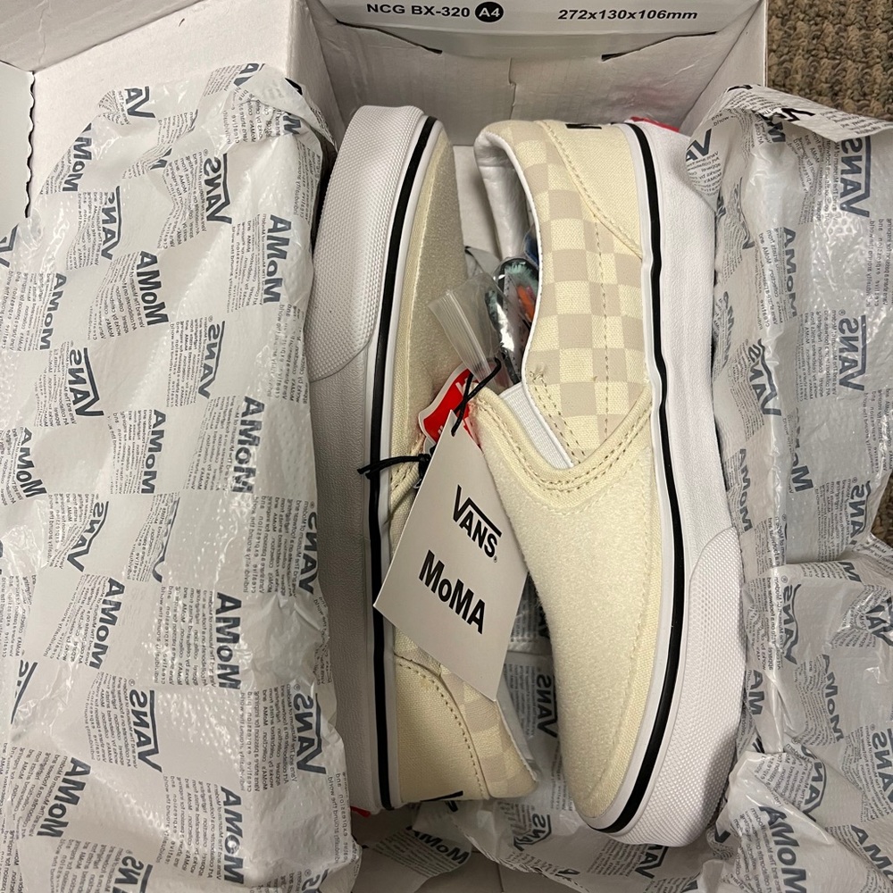 Vans Classic Kids “MoMa” Slip-ons Beige Kids’